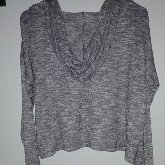 Cropped Aeropostale light weight sweater with attached hood. - Picture 4 of 4